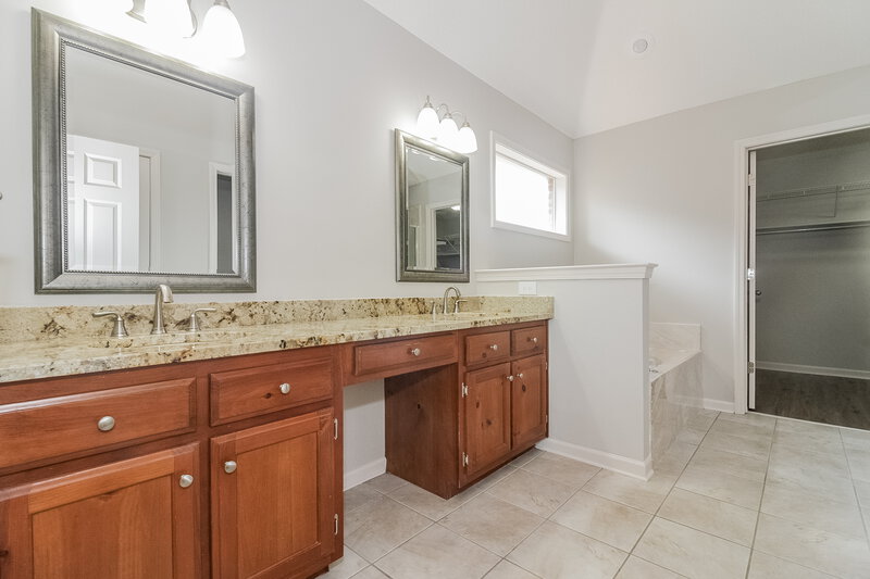 2,250/Mo, 6696 Raner Cv Bartlett, TN 38002 Main Bathroom View