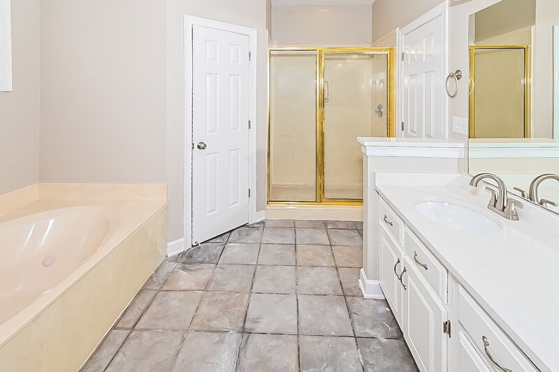 2,635/Mo, 2685 Graystone Dr Southaven, MS 38671 Main Bathroom View