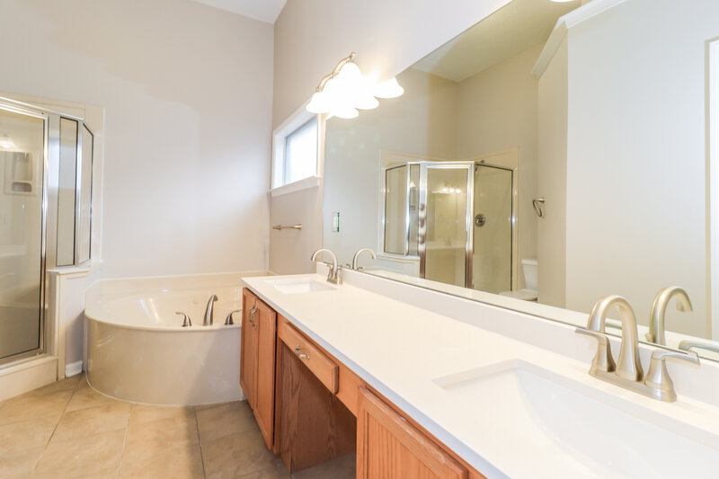 2,330/Mo, 1531 Carlton Ridge Dr Cordova, TN 38016 Main Bathroom View