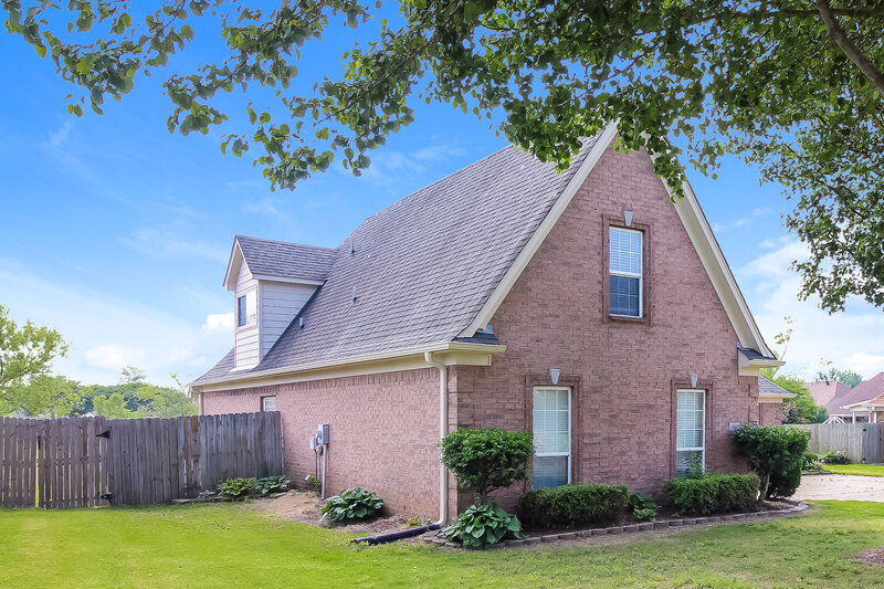 2,475/Mo, 8418 Linda Shore Dr N Southaven, MS 38672 Front View 2