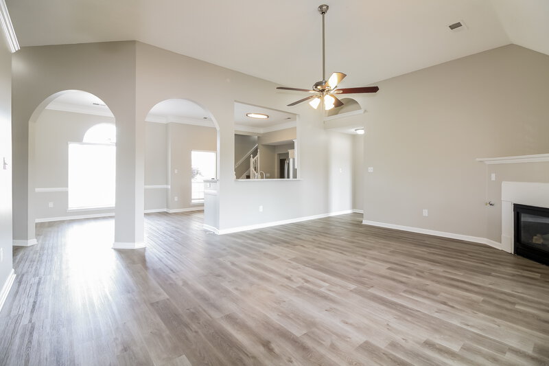 2,475/Mo, 8418 Linda Shore Dr N Southaven, MS 38672 Living Room View 2