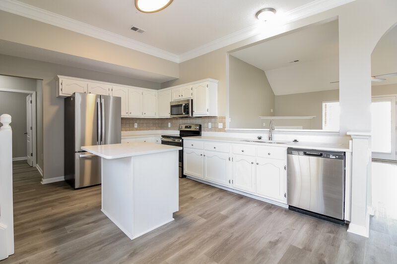 2,475/Mo, 8418 Linda Shore Dr N Southaven, MS 38672 Kitchen View 2