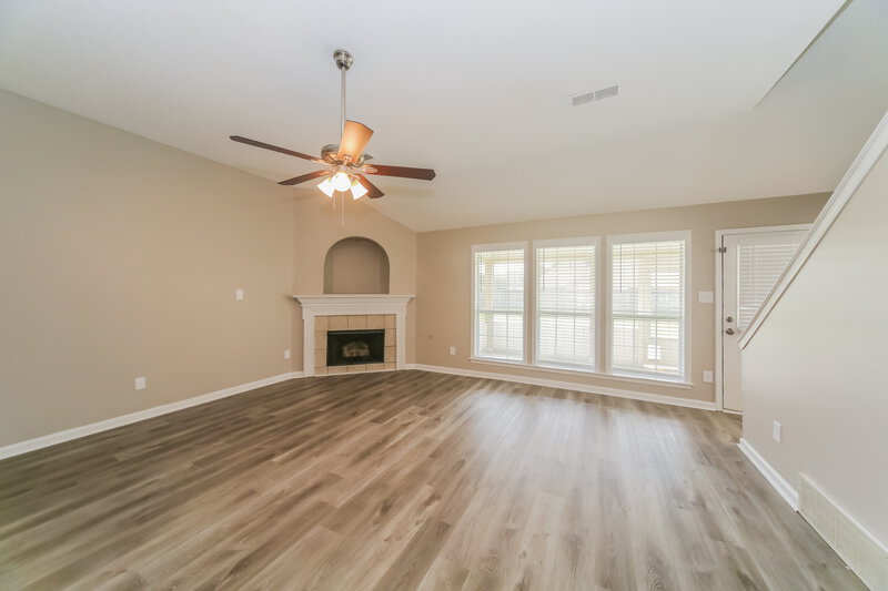 2,115/Mo, 6889 Greyhawk Cv N Olive Branch, MS 38654 Living Room View