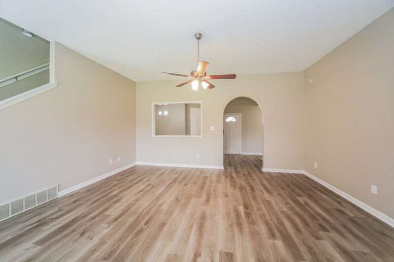 2,115/Mo, 6889 Greyhawk Cv N Olive Branch, MS 38654 Living Room View 2