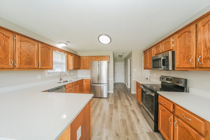 2,115/Mo, 6889 Greyhawk Cv N Olive Branch, MS 38654 Kitchen View