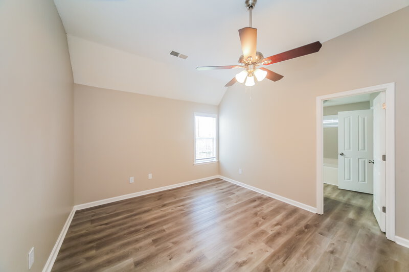 2,115/Mo, 6889 Greyhawk Cv N Olive Branch, MS 38654 Main Bedroom View