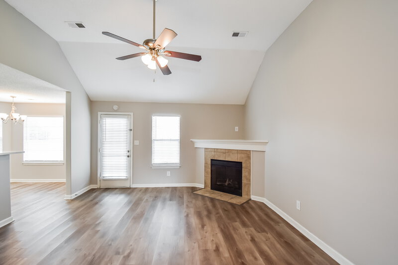 1,975/Mo, 7776 Gosbrook Ln Memphis, TN 38125 Living Room View