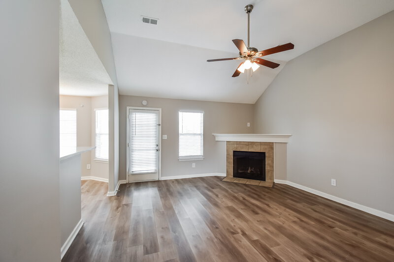 1,975/Mo, 7776 Gosbrook Ln Memphis, TN 38125 Living Room View 2