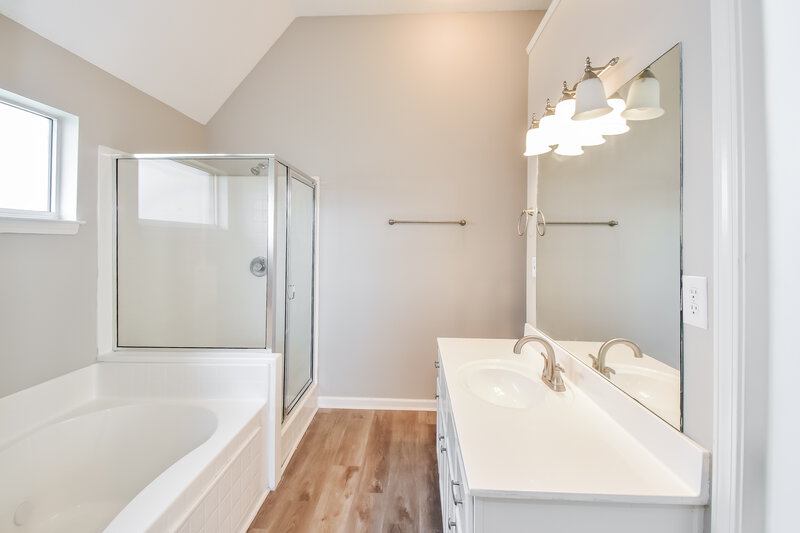 1,975/Mo, 7776 Gosbrook Ln Memphis, TN 38125 Main Bathroom View