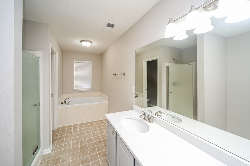 2,035/Mo, 7110 Fernbank Ln Memphis, TN 38125 Main Bathroom View