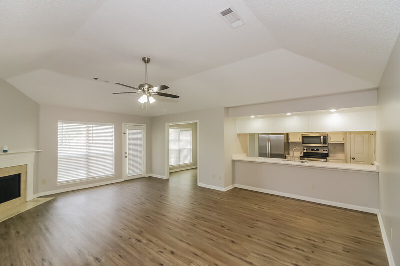 1,800/Mo, 6640 Elmore Ridge Ln Memphis, TN 38134 Living Room View