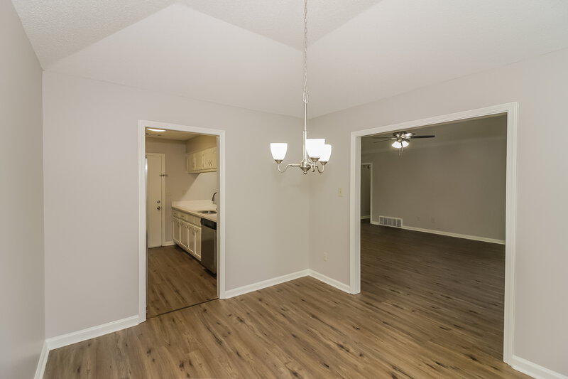1,800/Mo, 6640 Elmore Ridge Ln Memphis, TN 38134 Dining Room View