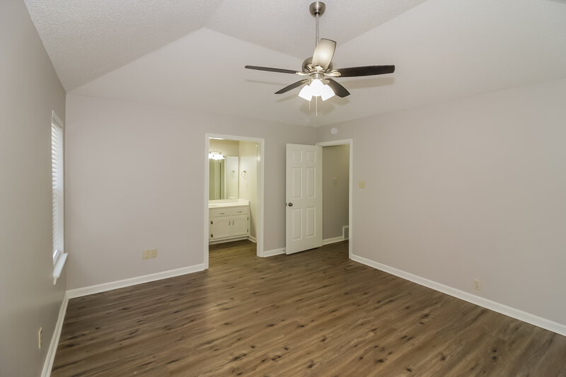 1,800/Mo, 6640 Elmore Ridge Ln Memphis, TN 38134 Main Bedroom View