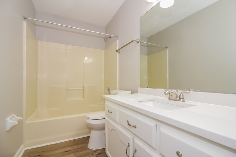 1,800/Mo, 6640 Elmore Ridge Ln Memphis, TN 38134 Bathroom View