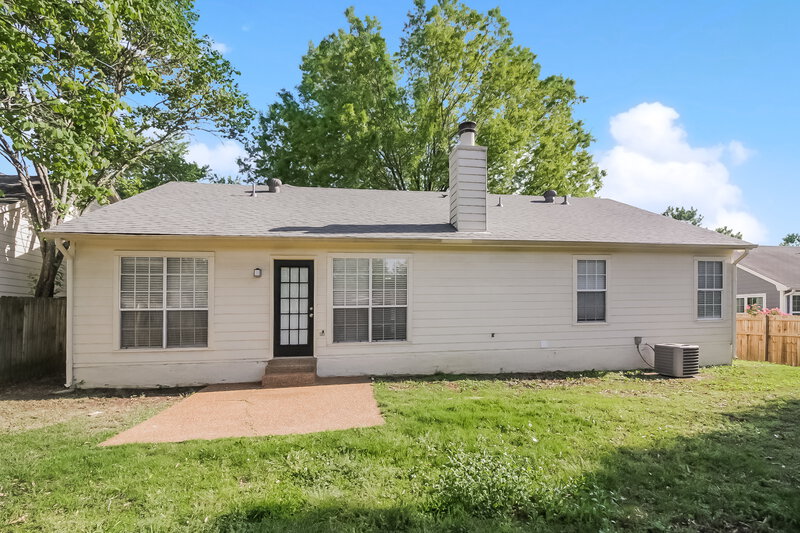 1,800/Mo, 6640 Elmore Ridge Ln Memphis, TN 38134 Rear View 2