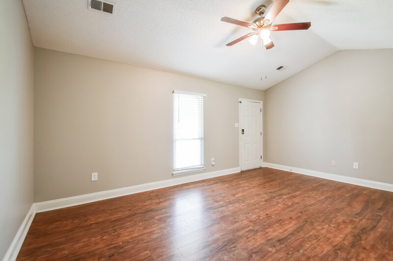 1,680/Mo, 2621 Pintail Dr Horn Lake, MS 38637 Living Room View 3