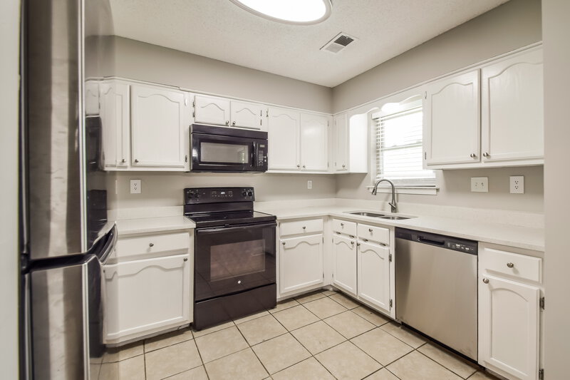 1,680/Mo, 2621 Pintail Dr Horn Lake, MS 38637 Kitchen View