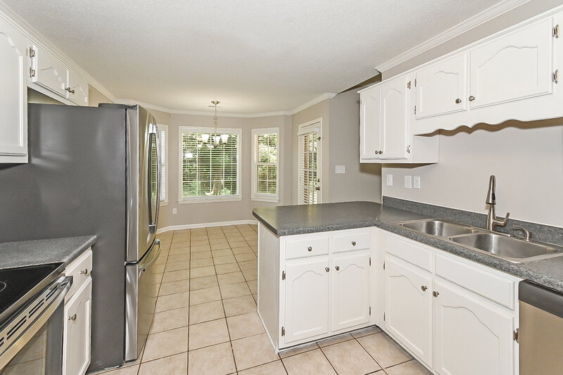 1,985/Mo, 2483 Della St Hernando, MS 38632 Kitchen View 2