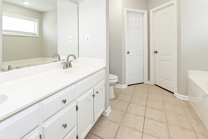 1,985/Mo, 2483 Della St Hernando, MS 38632 Main Bathroom View