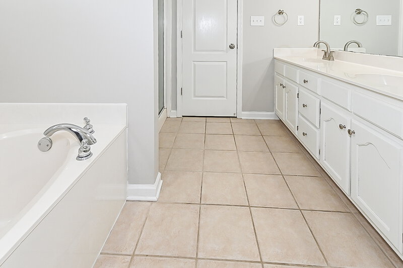 1,985/Mo, 2483 Della St Hernando, MS 38632 Main Bathroom View 2