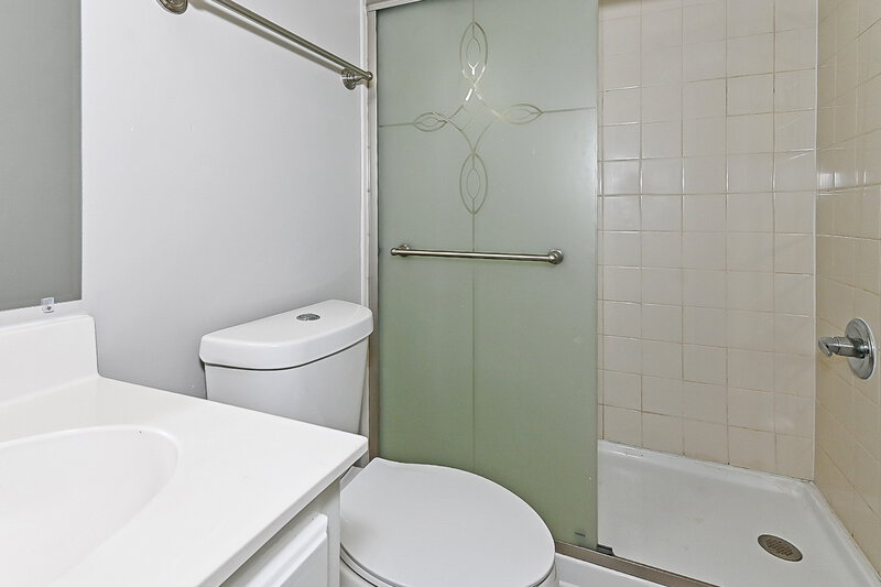 1,985/Mo, 2483 Della St Hernando, MS 38632 Bathroom View