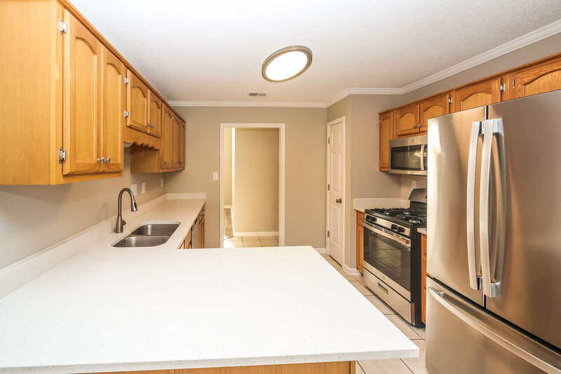 1,925/Mo, 2430 Mason Dr Hernando, MS 38632 Kitchen View 2