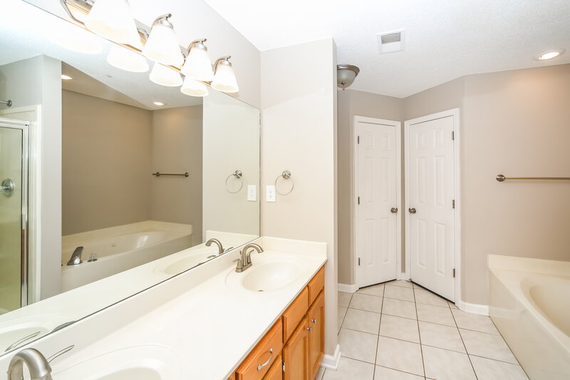 1,925/Mo, 2430 Mason Dr Hernando, MS 38632 Main Bathroom View