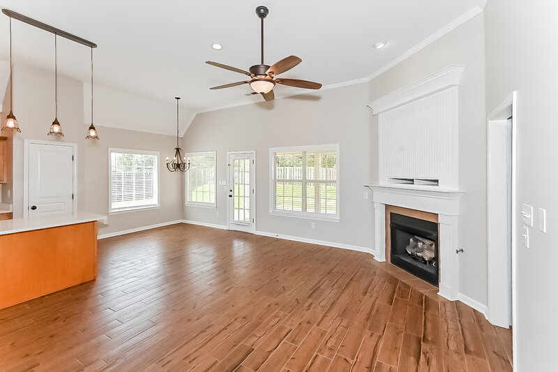 3,130/Mo, 4047 Chaucer Cv Southaven, MS 38672 Living Room View 2