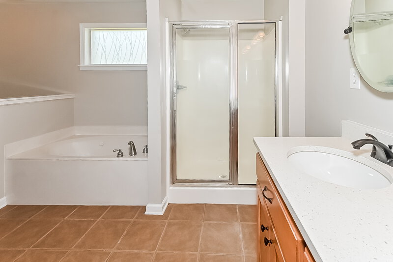 3,130/Mo, 4047 Chaucer Cv Southaven, MS 38672 Main Bathroom View
