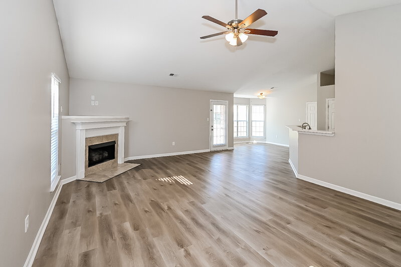 2,650/Mo, 1883 Cresent Ln Southaven, MS 38671 Living Room View