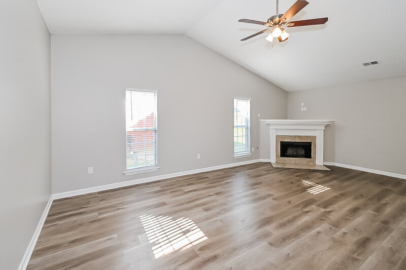 2,650/Mo, 1883 Cresent Ln Southaven, MS 38671 Living Room View 2