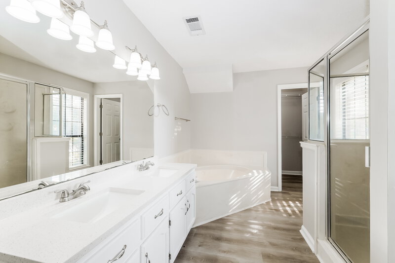 2,135/Mo, 4130 Canna Hill Ct Bartlett, TN 38135 Main Bathroom View
