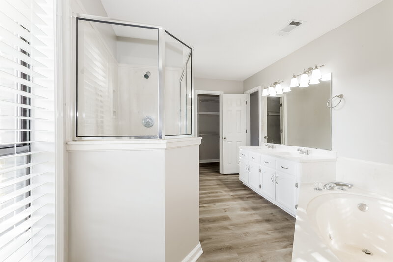 2,135/Mo, 4130 Canna Hill Ct Bartlett, TN 38135 Main Bathroom View 2