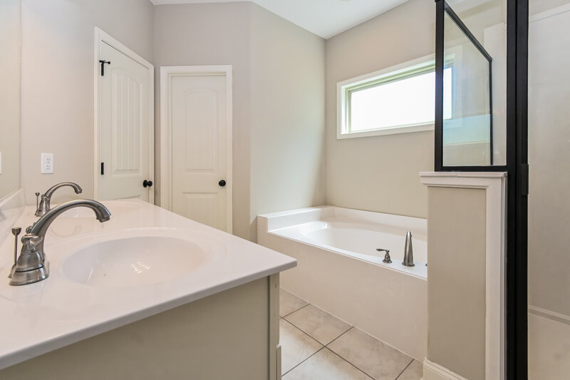 3,730/Mo, 4656 Alexander Rd Olive Branch, MS 38654 Main Bathroom View