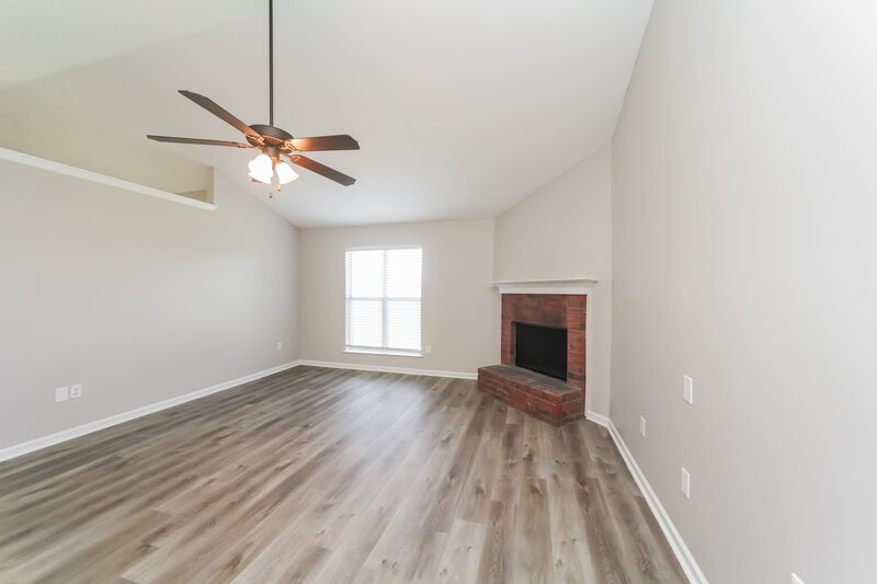 1,560/Mo, 6476 Farley Dr E Olive Branch, MS 38654 Living Room View 2