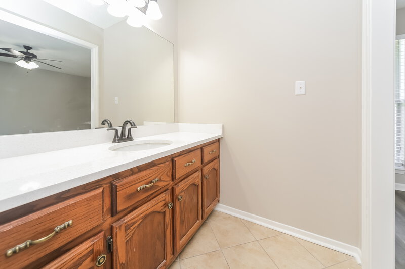 1,560/Mo, 6476 Farley Dr E Olive Branch, MS 38654 Main Bathroom View 2