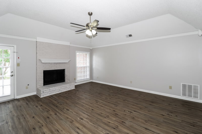 2,545/Mo, 1582 Wind River Cir E Cordova, TN 38016 Living Room View