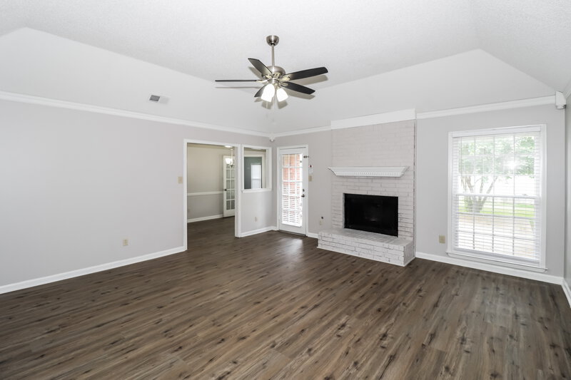 2,545/Mo, 1582 Wind River Cir E Cordova, TN 38016 Living Room View 2