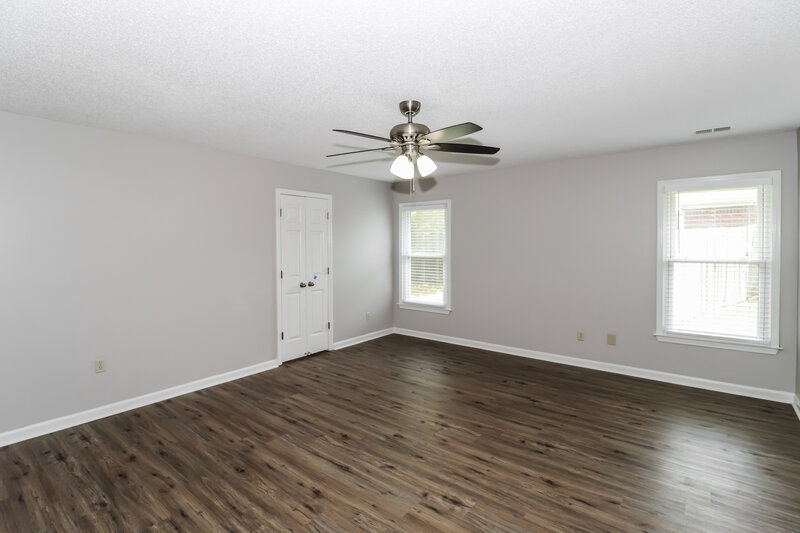 2,545/Mo, 1582 Wind River Cir E Cordova, TN 38016 Main Bedroom View