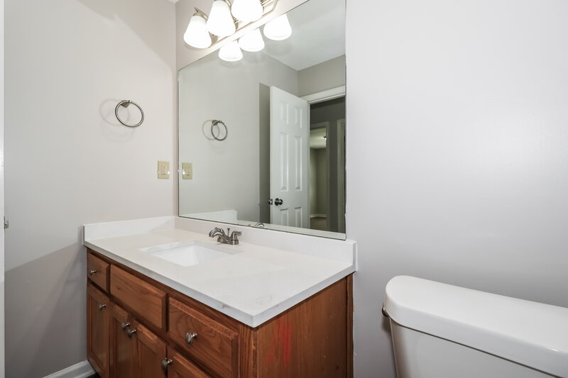 2,545/Mo, 1582 Wind River Cir E Cordova, TN 38016 Bathroom View