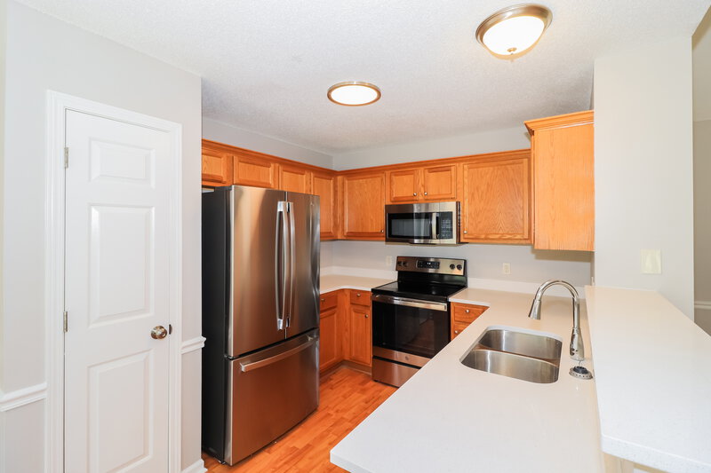 1,775/Mo, 7203 Amberly Way Dr Cordova, TN 38018 Kitchen View 2