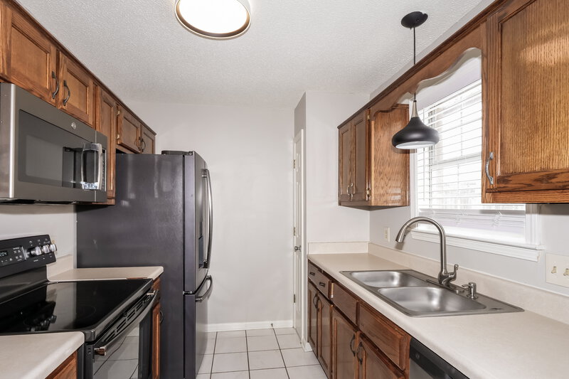 1,740/Mo, 6888 Skylar Mill Ave Cordova, TN 38018 Kitchen View