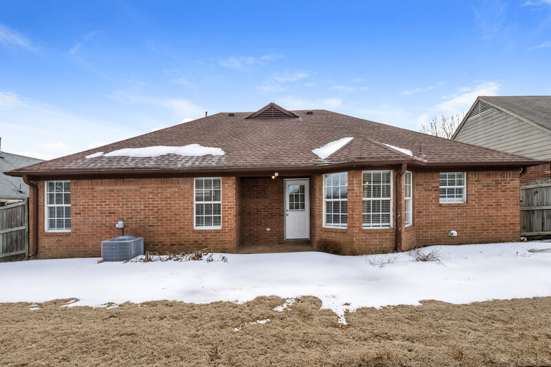 1,740/Mo, 6888 Skylar Mill Ave Cordova, TN 38018 Rear View