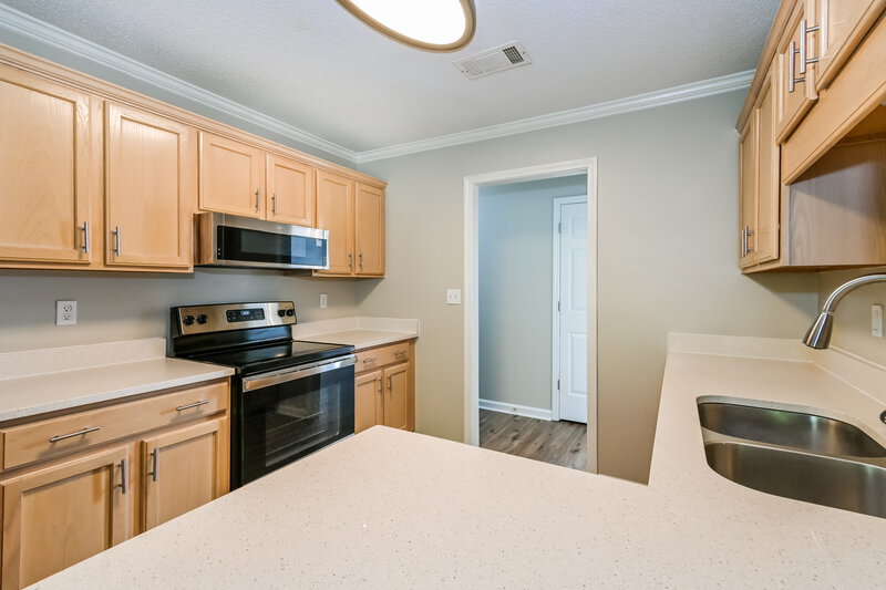 2,220/Mo, 8084 Conridge Dr Memphis, TN 38125 Kitchen View 2