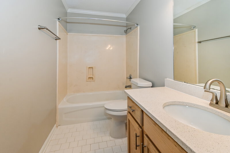 2,220/Mo, 8084 Conridge Dr Memphis, TN 38125 Bathroom View
