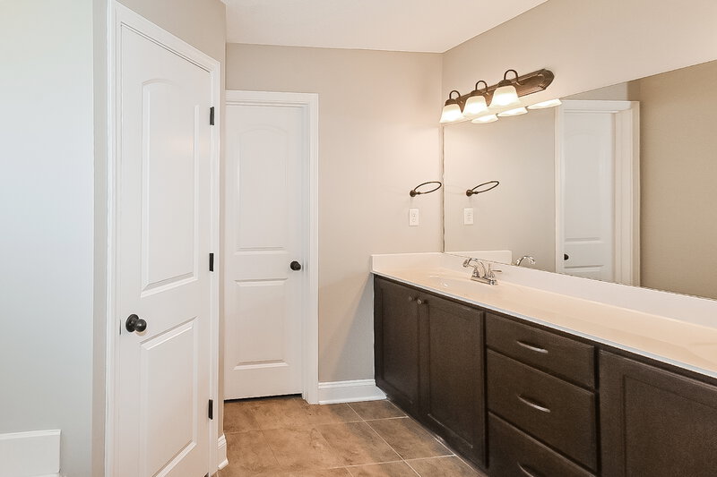 2,030/Mo, 7263 Willow Point Dr Horn Lake, MS 38637 Main Bathroom View 2