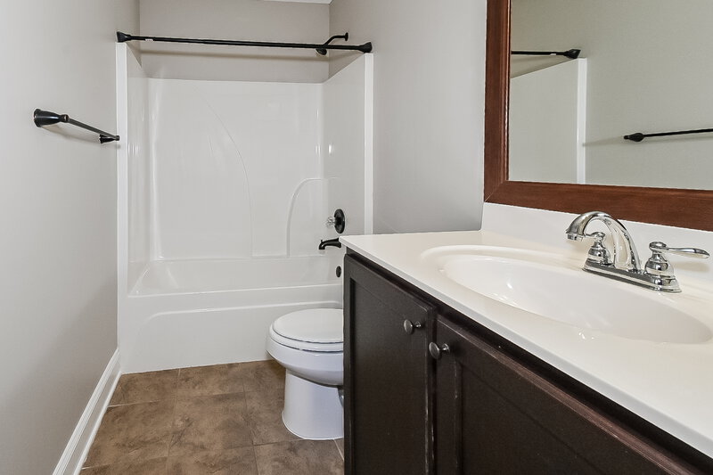 2,030/Mo, 7263 Willow Point Dr Horn Lake, MS 38637 Bathroom View