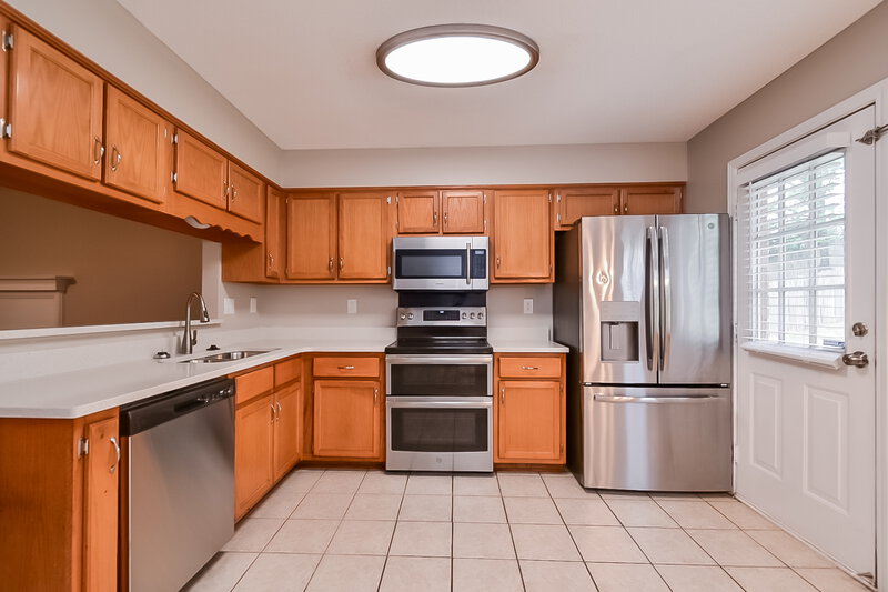 1,860/Mo, 1928 Thomas St Horn Lake, MS 38637 Kitchen View