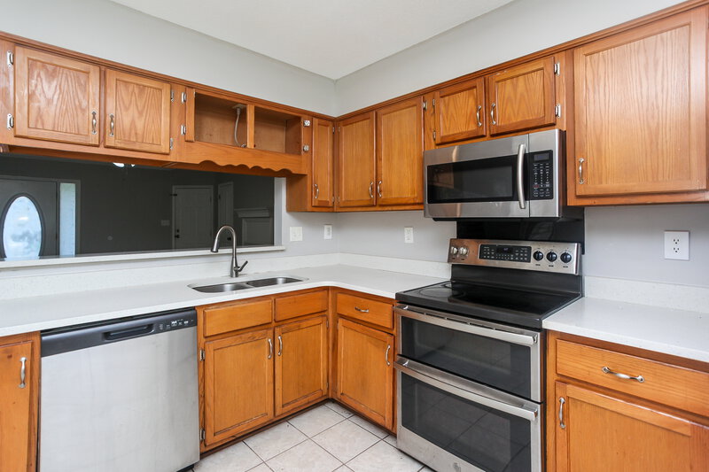 1,680/Mo, 1928 Thomas St Horn Lake, MS 38637 Kitchen View 2