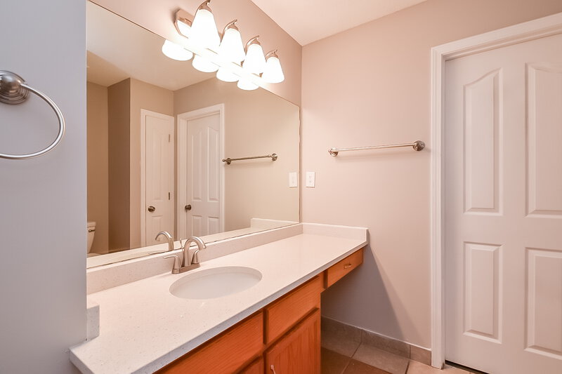 1,860/Mo, 1928 Thomas St Horn Lake, MS 38637 Main Bathroom View